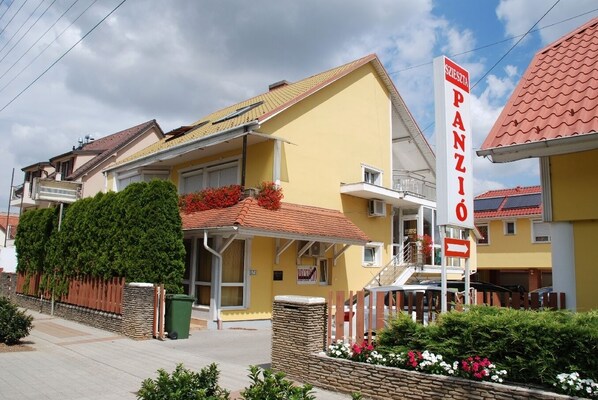 Exterior - Szieszta Panzió (Sarvar)