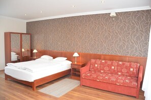 Desk, laptop workspace, free WiFi, wheelchair access - Szieszta Panzió (Sarvar)