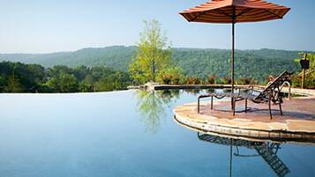 House, 2 Bedrooms | Infinity pool | Outdoor pool