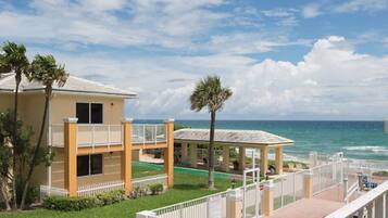 House, 1 Bedroom | Balcony view