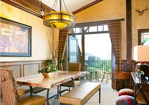 House, 2 Bedrooms | In-room dining