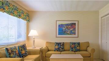 Suite, 2 Bedrooms, Kitchen | Living area | Flat-screen TV