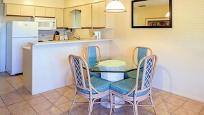 Suite, 2 Bedrooms, Kitchen | In-room dining - Via Roma Beach Resort 2 Bdrm (Bradenton Beach)