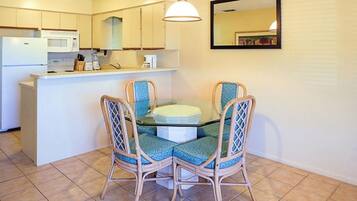 Suite, 2 Bedrooms, Kitchen | In-room dining