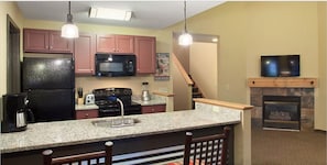 Private kitchen - Wisconsin Dells Christmas Mtn Resort 103 (Wisconsin Dells)