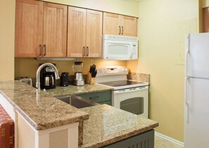 Suite, 2 Bedrooms, Kitchen | Private kitchen