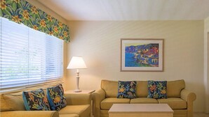 Living area - Via Roma Beach Resort 1 Bdrm (Bradenton Beach)