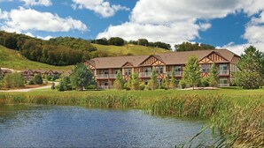 Property grounds - Boyne Mountain Luxury 2 Bd Condo 101 (Boyne Falls)