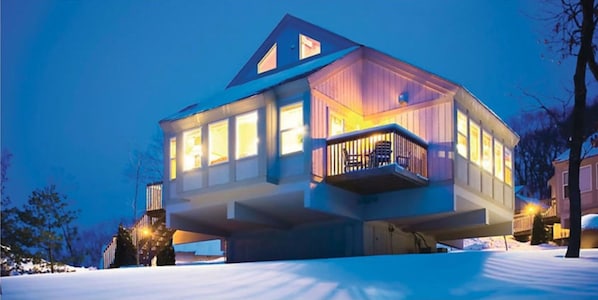 Hus - 2 soveværelser | Overnatningsstedets facade – aften/nat