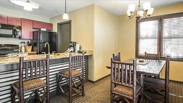 House, 2 Bedrooms | Private kitchen