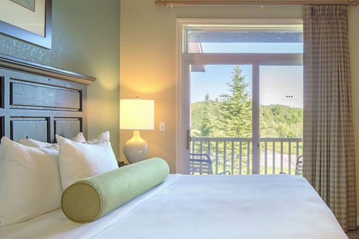 Condo, 2 Bedrooms, Fireplace