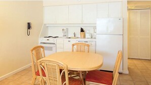Studio, 1 Bedroom, Kitchen | In-room dining - Classic Holmes Beach Resort Studio 101 (Holmes Beach)