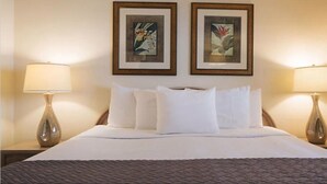 Studio, 1 Bedroom, Kitchen | 1 bedroom, WiFi (free), individually decorated, individually furnished - Classic Holmes Beach Resort Studio 101 (Holmes Beach)