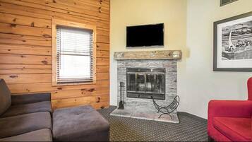 House, 2 Bedrooms | Living area | TV, fireplace