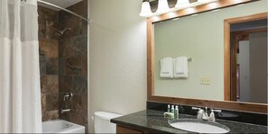 Deluxe Villa, 1 Bedroom, Kitchen | Bathroom | Combined shower/tub, hair dryer, towels - Mountainloft Resort 1 Bdrm Deluxe 101 (Gatlinburg)