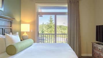 Condo, 1 Bedroom, Fireplace | 1 bedroom, individually decorated, individually furnished