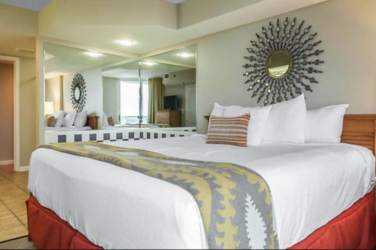 Suite, 2 Bedrooms, Kitchen | 2 bedrooms, iron/ironing board, WiFi (free), individually decorated