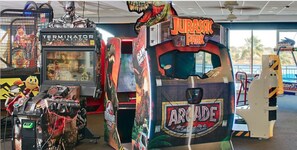 Maison, 2 chambres | Salle de jeux