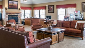 Lobby sitting area - Boyne Mountain Luxury 1 Bd Condo 101 (Boyne Falls)