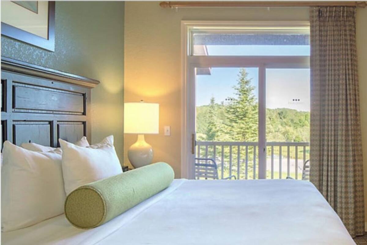 Condo, 2 Bedrooms, Fireplace