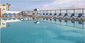 Outdoor pool - Dolphin Beach Club Daytona Beach (Daytona Beach Shores)