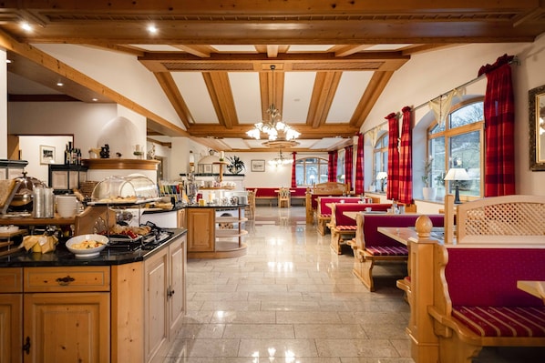 Free daily buffet breakfast
