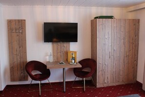 Triple Room | Meja, Wi-fi percuma, cadar katil