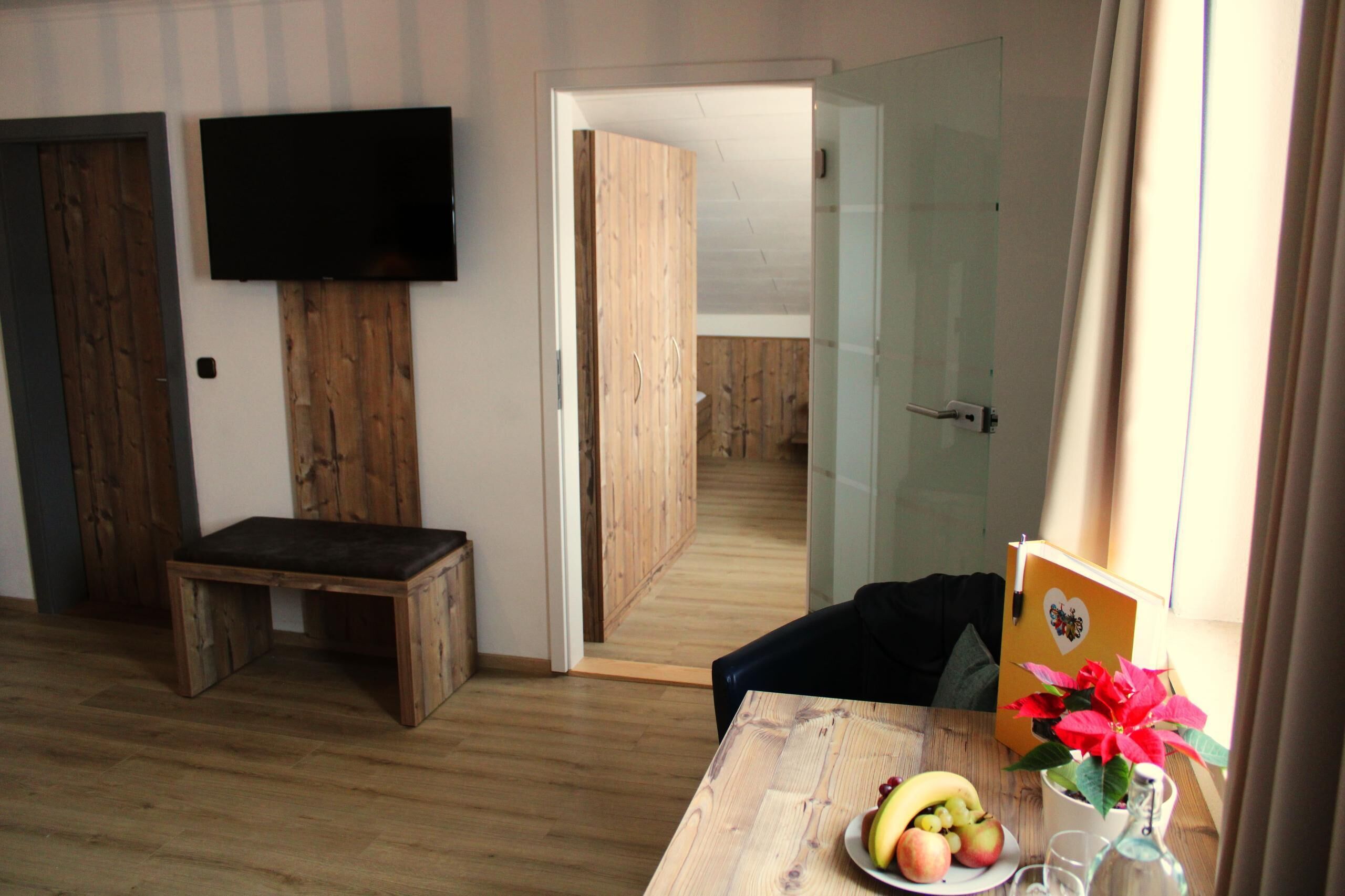 4 人部屋 | デスク、WiFi (無料)、ベッドシーツ