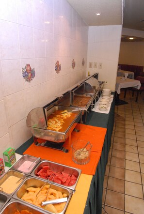 Free daily full breakfast 