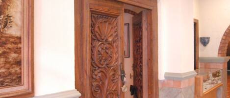 Coin salon dans le hall