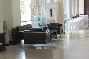 Lobby sitting area - City Park Hotel (Nakhon Ratchasima)