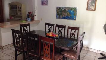 Casa tradicional, 3 habitaciones, Terraza | Servicio a la habitación