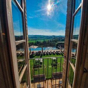 Dobbeltrom – classic | Minibar, safe på rommet, skrivebord og lydisolert