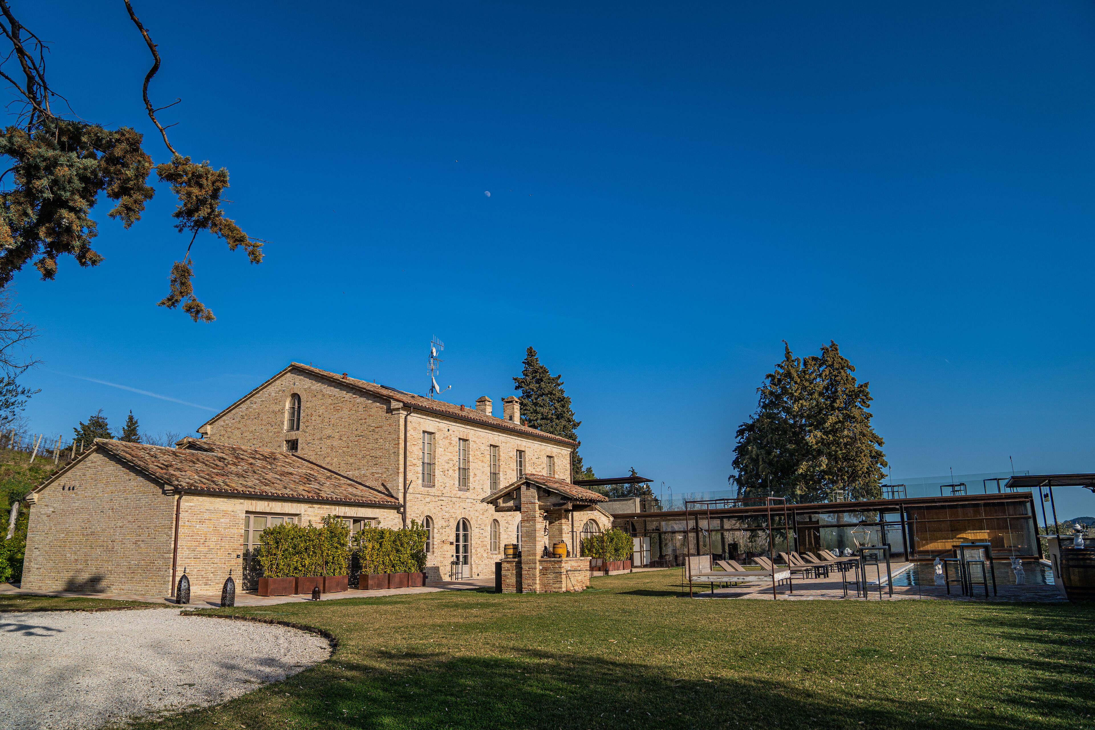 Classic Double Room | Living area | 40-inch flat-screen TV with satellite channels, TV