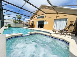 A heated pool - Beautifully updated three bedroom, two bath pool home with spa and games room! (Davenport)