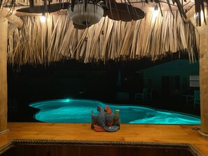 Alberca al aire libre y alberca climatizada