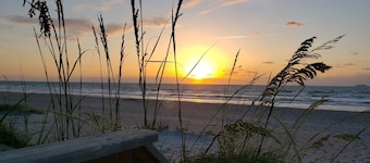Adorable -Cocoa BeachHouse W/Private-Heated Pool- Short/Easy walk to our Beach!