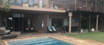 Versot "crazy about our place" in Afrikaans