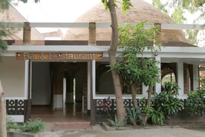 3 bares, 2 bares junto a la piscina, bar en la piscina