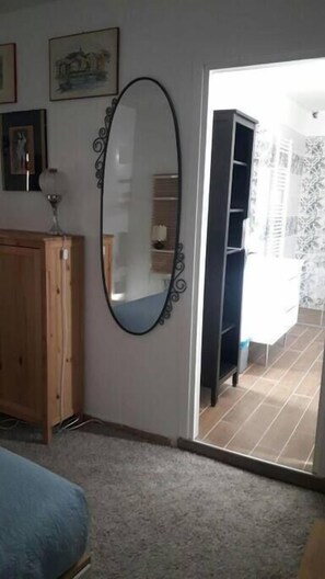 1 chambre, bureau, fer et planche à repasser, Wi-Fi gratuit