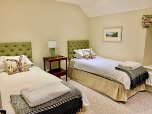 3 bedrooms, desk, iron/ironing board, travel cot