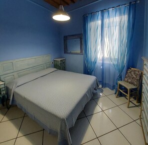 1 bedroom, bed sheets