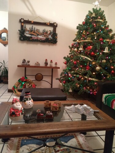 "Mi Casa como Tu Casa" / "My Home as Your Home"