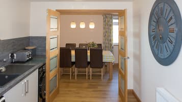 KylskÄp, mikrovÄgsugn, ugn och spishÀll