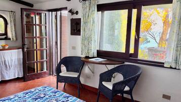 1 bedroom, in-room safe, iron/ironing board, free WiFi