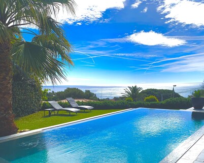 Villa contemporánea con vistas al mar 180 ° Issambres 