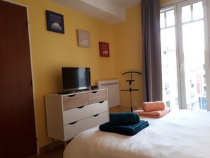 1 chambre, fer et planche à repasser, Wi-Fi, draps fournis