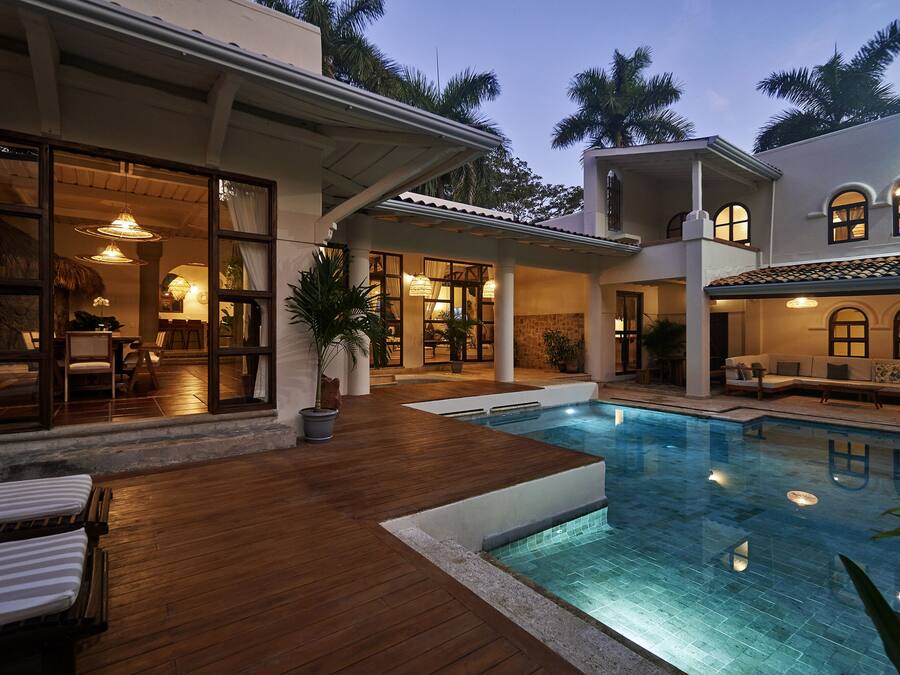 Mặt tiền nơi lưu trú - ban đêm