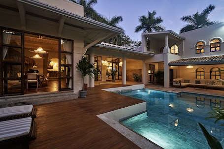 Front of property - evening/night. Paradise Beach Lodge