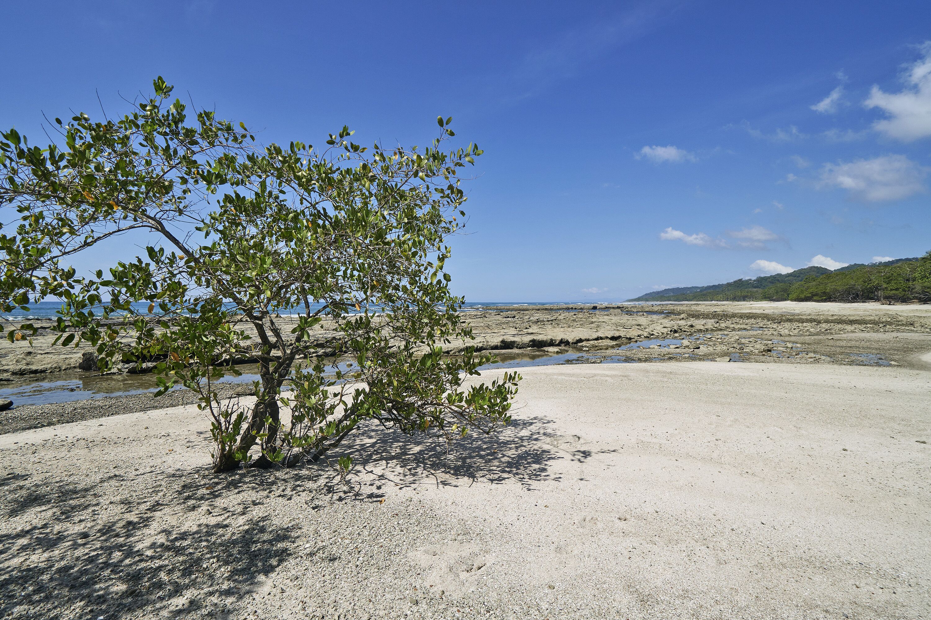 Di pantai dan pijat di pantai